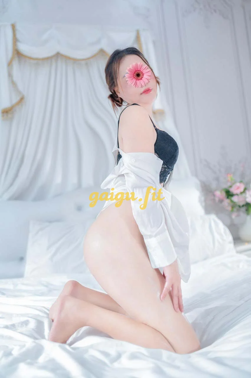 Lam Trinh - Duyên dáng đa tình - Sexy quyến rũ