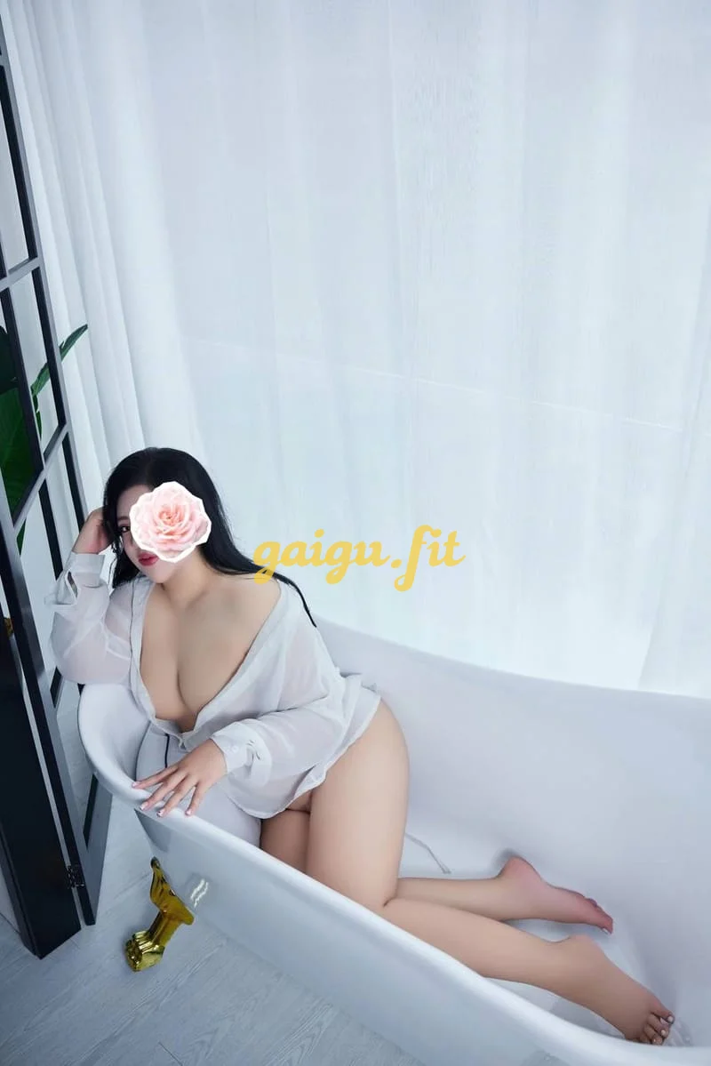 Ngọc Hà - Ngoan Hiền - Chiều Hơn Người Yêu