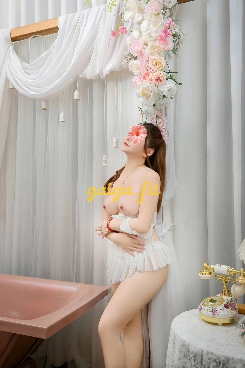 THANH THANH XINH GÁI CHIỀU KHÁCH