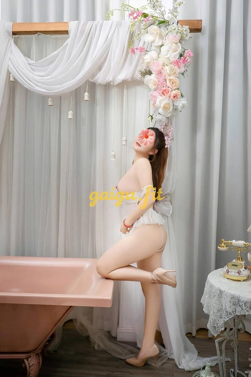 THANH THANH XINH GÁI CHIỀU KHÁCH