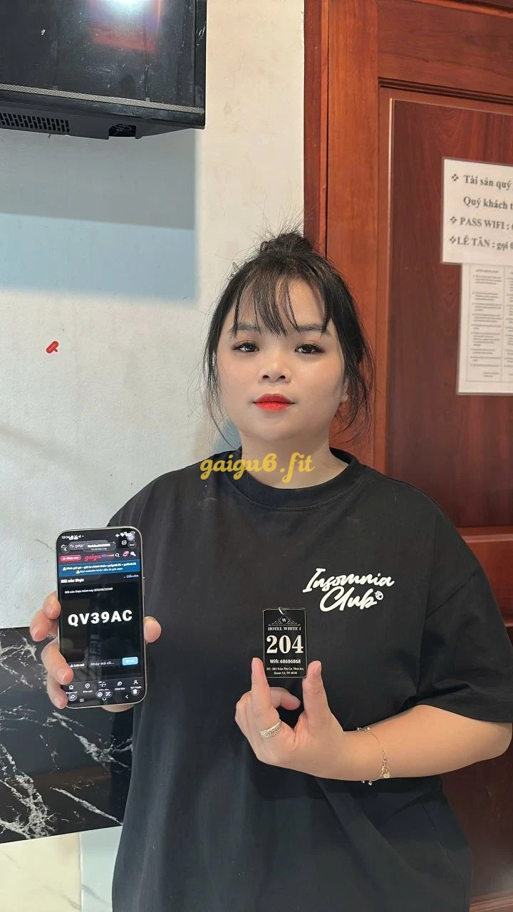 QUỲNH CHI DỊU DÀNG,XINH XẮN,NGỰC TO,SEVRICE TỐT YÊU NGHỀ
