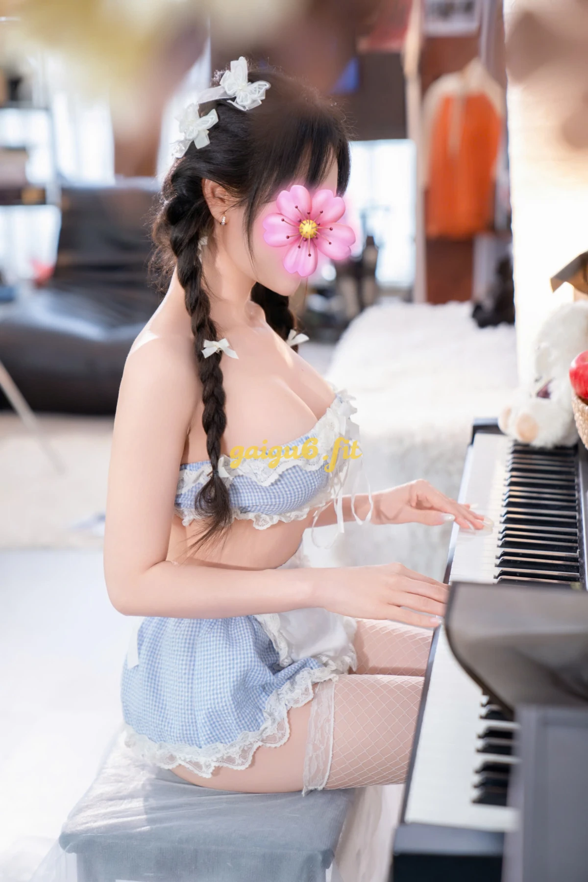 LINH LINH_ XINH DÂM VÚ TO LÀM TÌNH CHUYÊN NGHIỆP