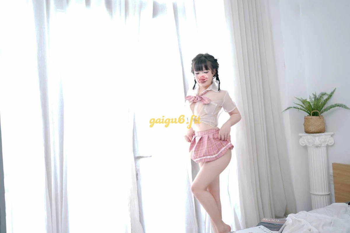 Mỹ Uyên_ Gái xinh chiều khách, Body gợi cảm