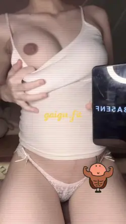 Thùy Linh 2k4, bé bầu bướm múp.